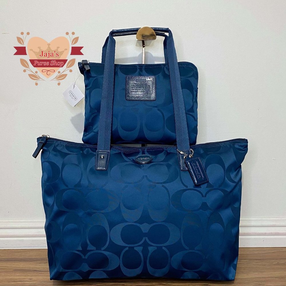 ❤️❤️SOLD❤️❤️Coach Sig Nylon Bag & Snap Pouch💙 - Picture 1 of 16